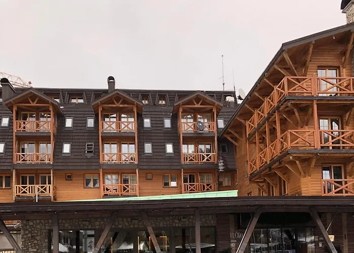 101 - Vucko Private Host 4*